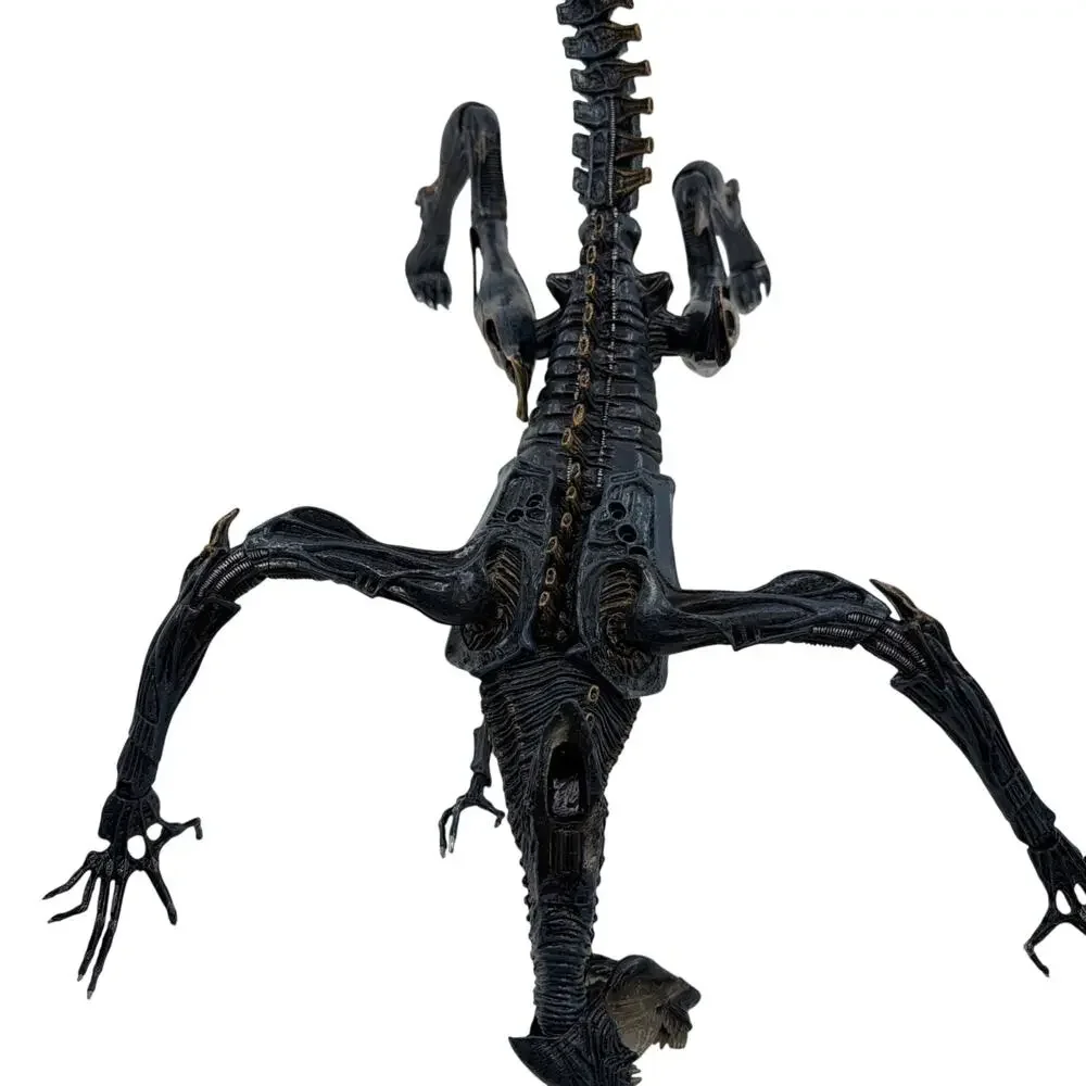NECA Alien Deluxe Xenomorph Queen Action Figure Loose and Incomplete